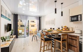 138 Los Angeles, Los Cristianos Close To The Ocean